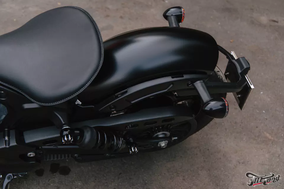 Окрасили детали мотоцикла Indian Scout в черный матовый цвет